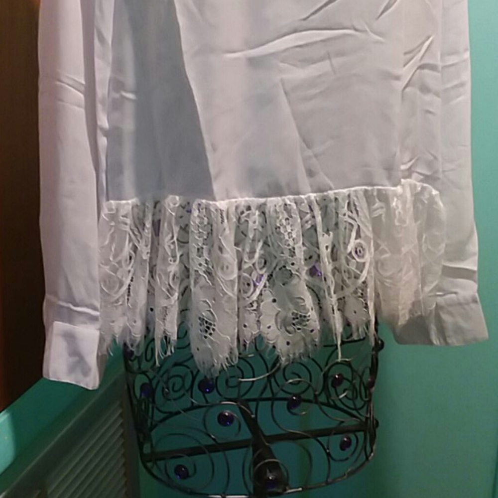 Lacy Crop Top Blouse - Picture 6 of 11